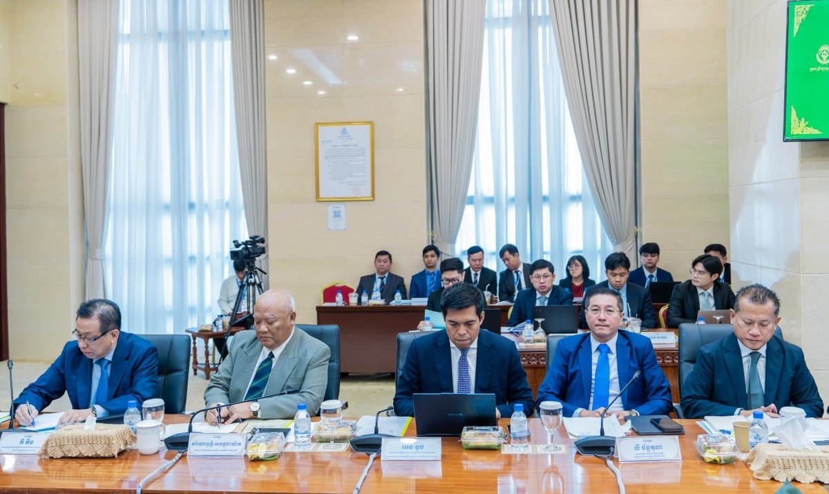 副首相旺西维苏主持法律顾问委员会会议