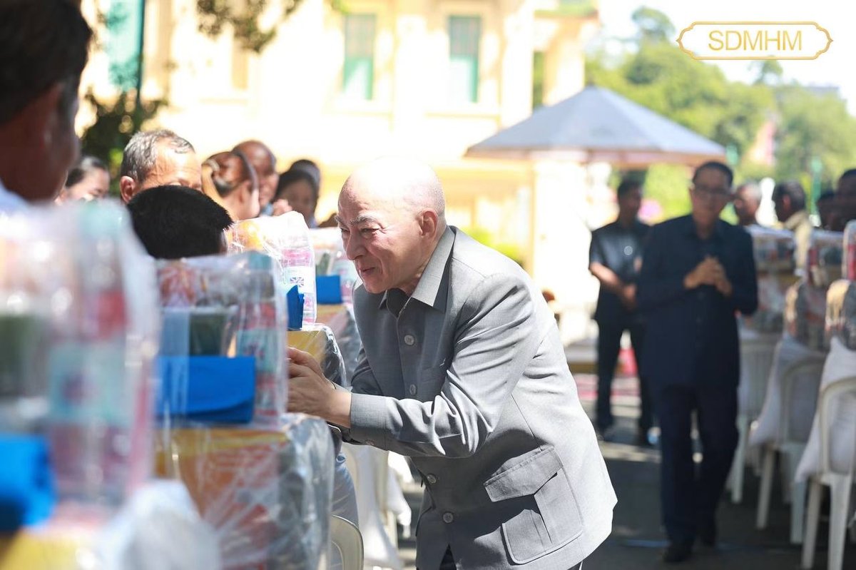 西哈莫尼国王出席多省民生基础设施捐赠仪式