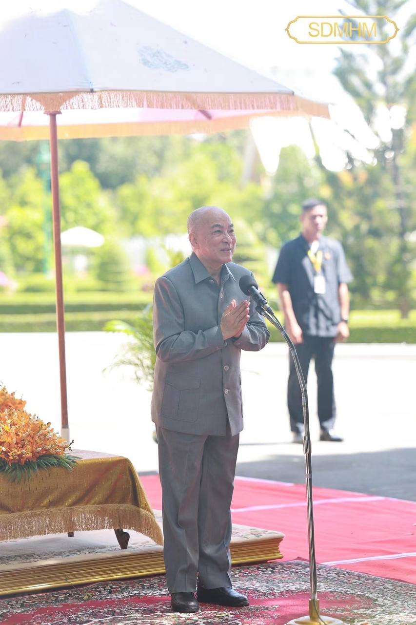 西哈莫尼国王出席多省民生基础设施捐赠仪式