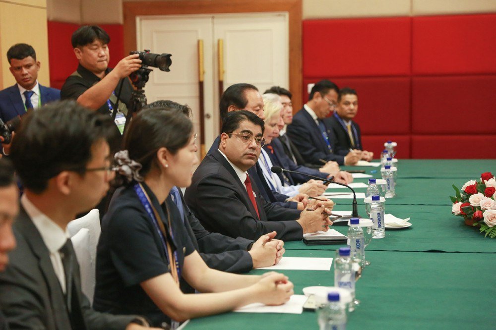 议会主席会议秘书处在金边召开会议