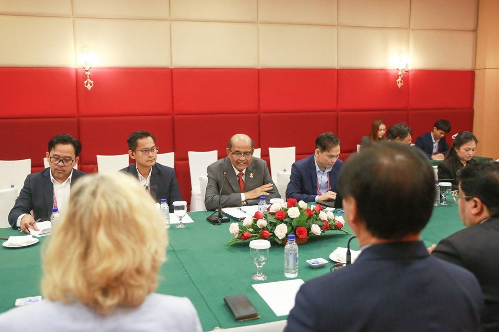 议会主席会议秘书处在金边召开会议