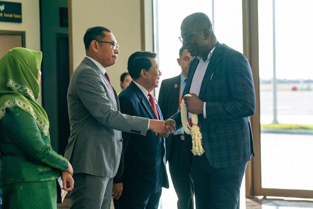 加纳议会代表团抵达金边参加议会主席会议