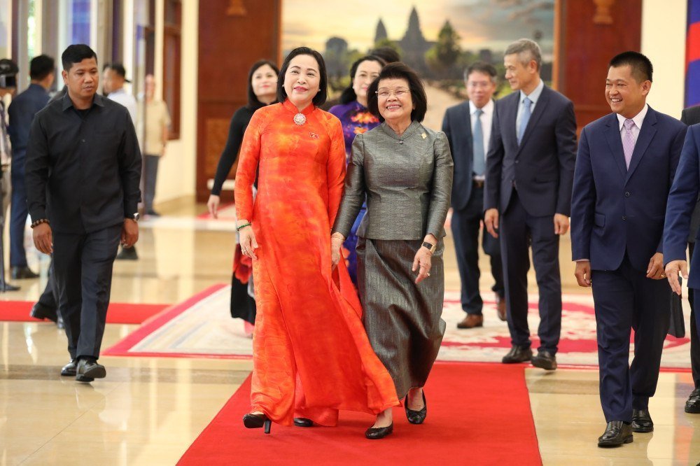 柬埔寨国会主席坤淑达会见越南国会副主席阮氏清
