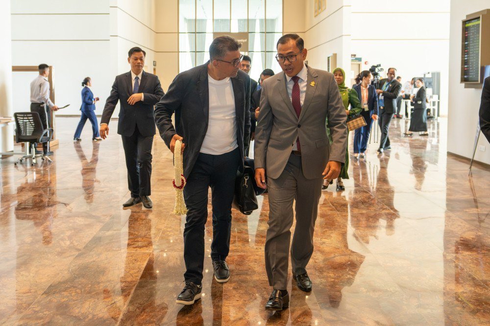 阿塞拜疆议会代表团于8月26日抵达金边,将参加在柬埔寨举办的