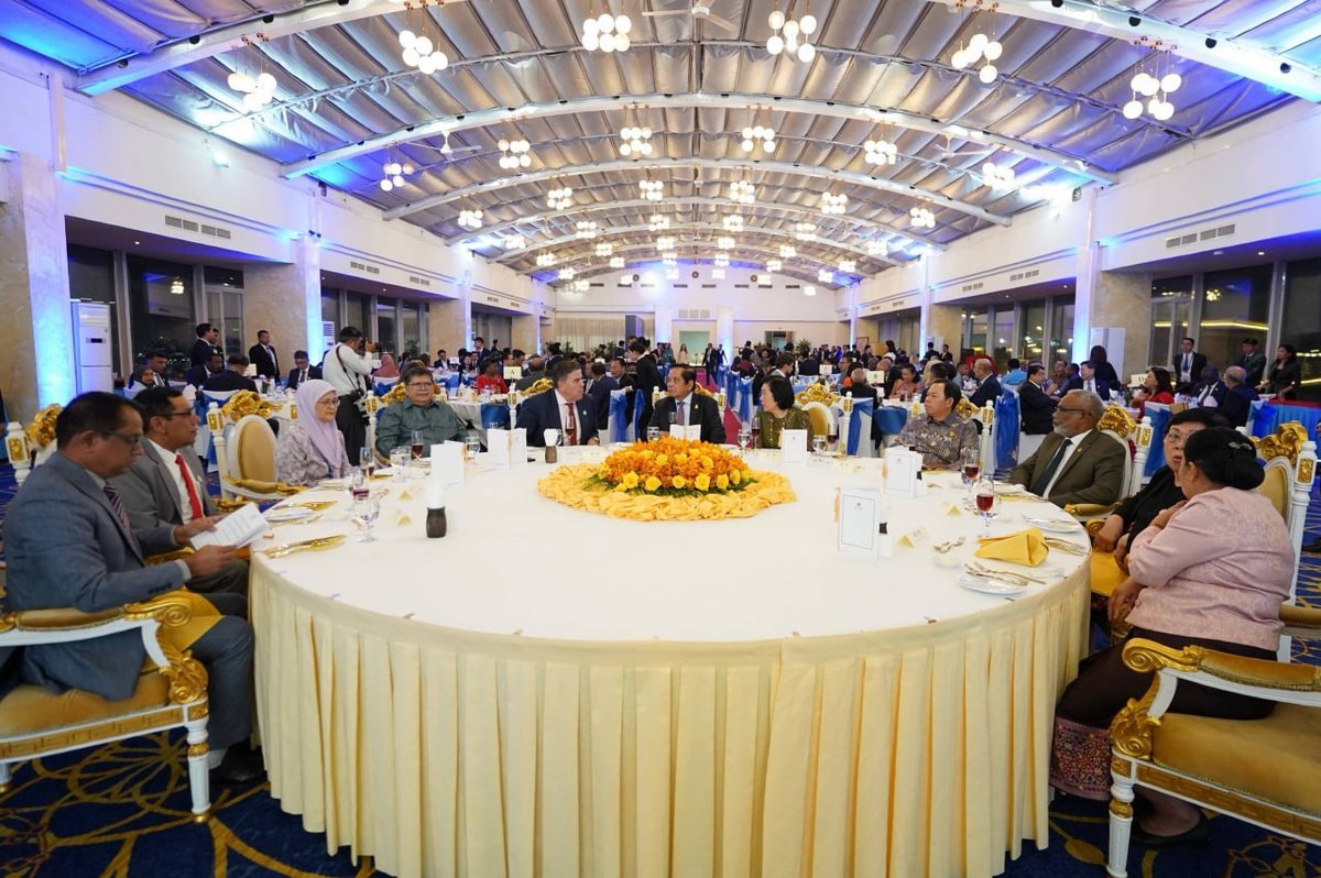 参议院第一副主席乌波里为国际议会会议代表设宴