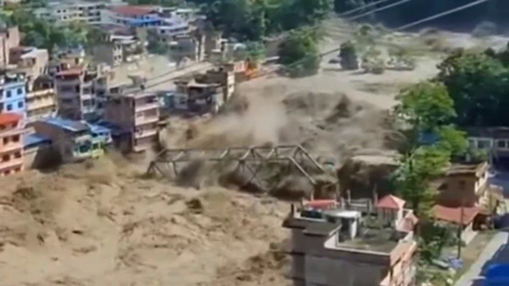 尼泊尔西藏交界洪灾泥石流 死亡人数升至160人