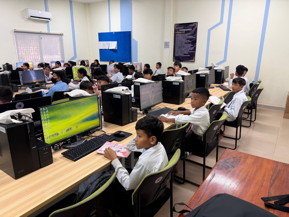 磅湛省中学普及计算机教学 学生数字化技能提升