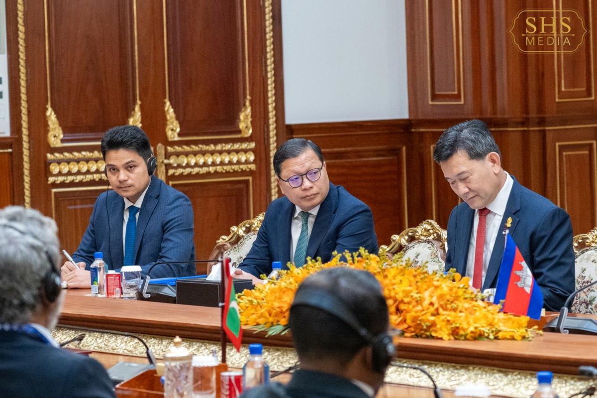 柬埔寨参议院主席洪森亲王在金边会见马尔代夫议长,双方就加强两