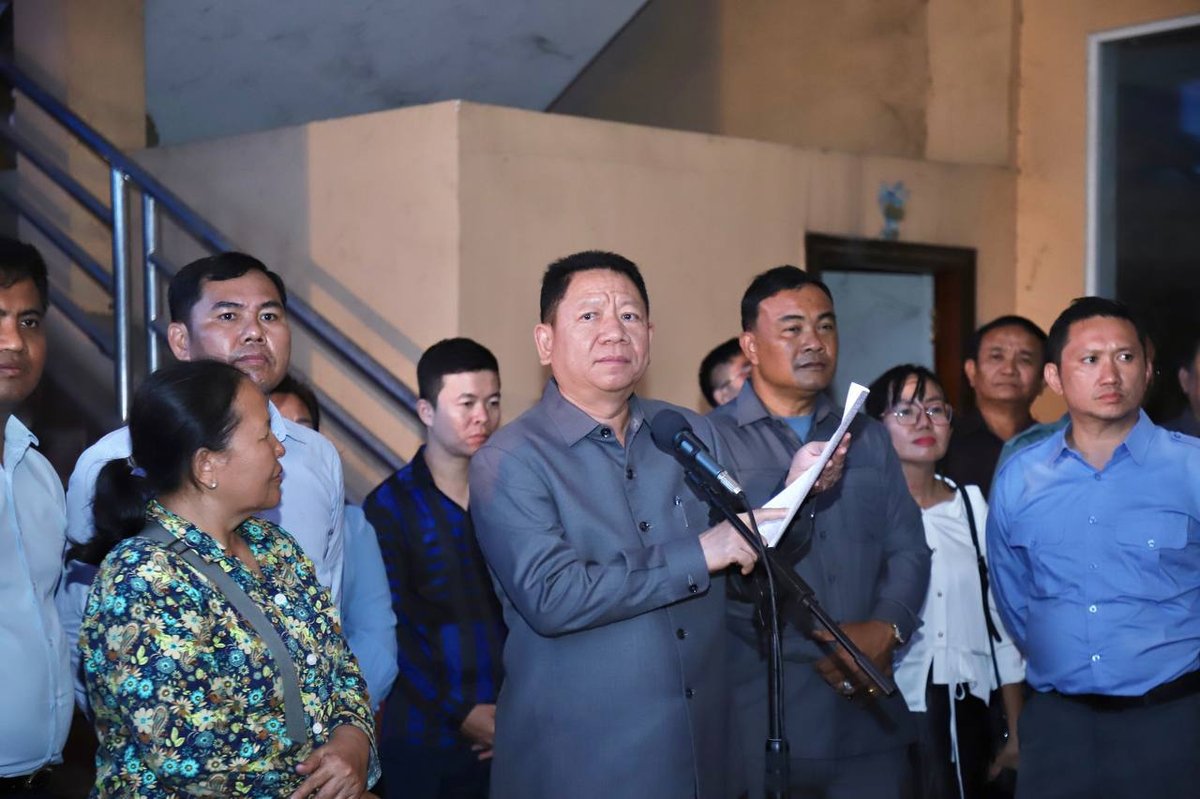 金边波贝中央市场火灾受灾商户获政府补助
