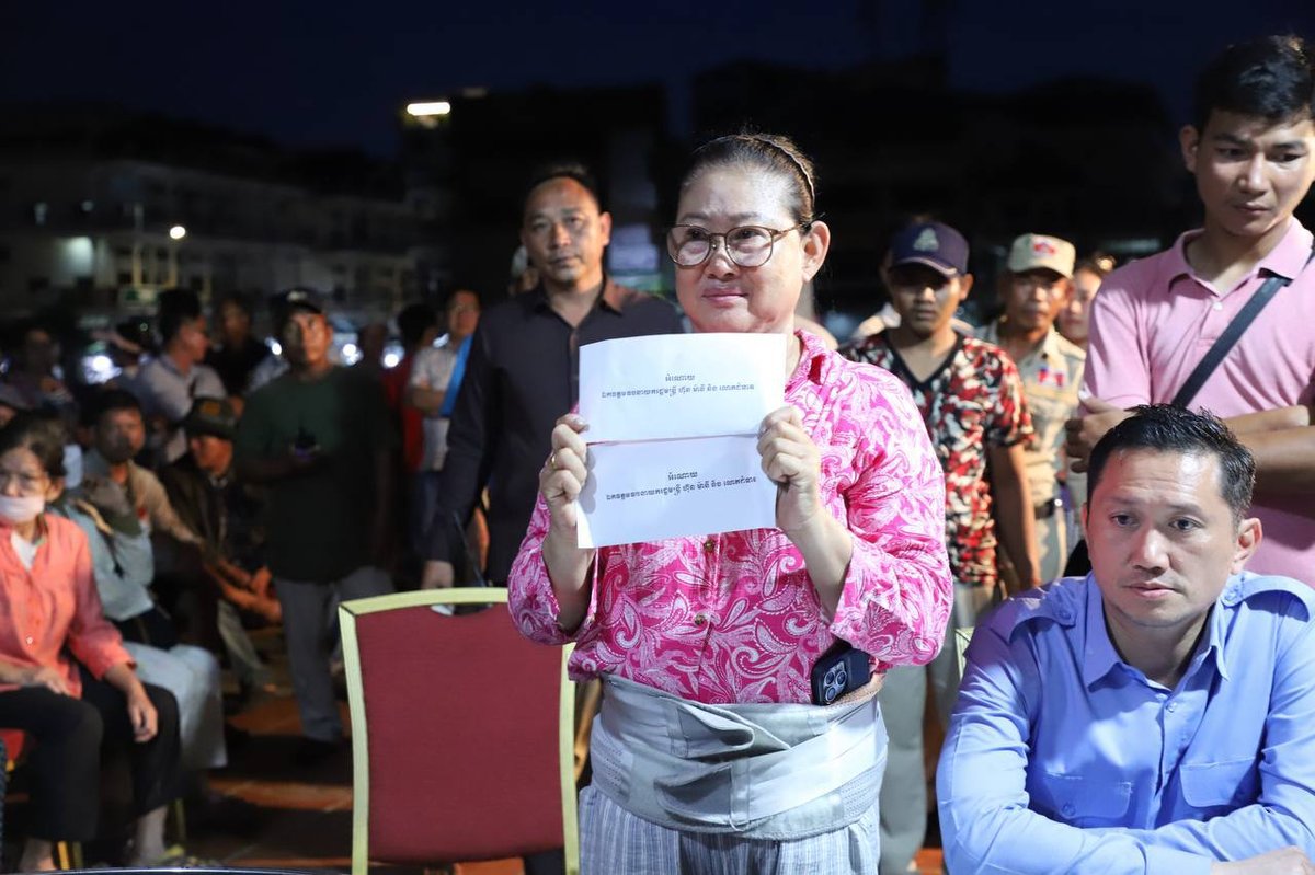 金边波贝中央市场火灾受灾商户获政府补助