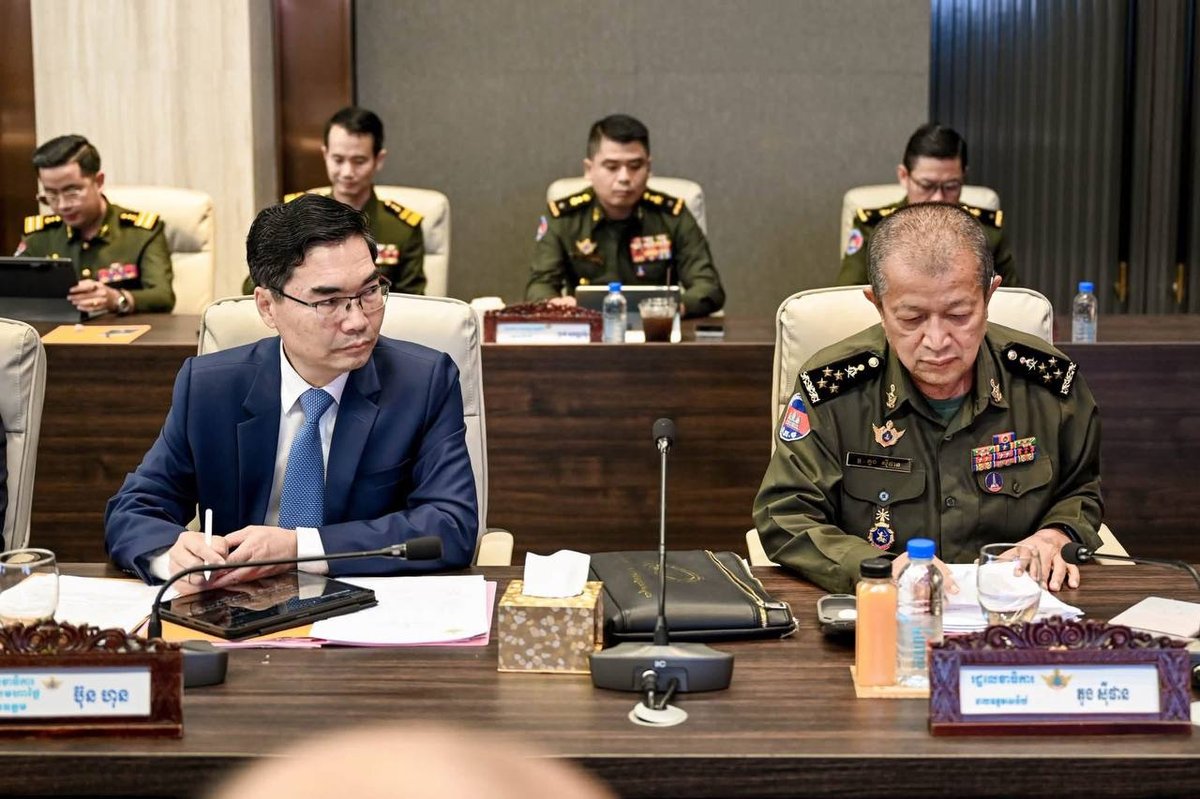 狄西哈主持召开军事义务委员会会议