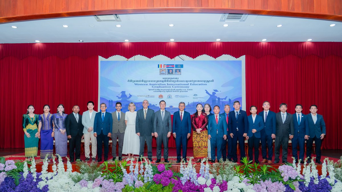 西澳国际课程毕业典礼在金边举办 庆祝学生学业成就