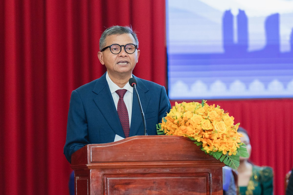 西澳国际课程毕业典礼在金边举办 庆祝学生学业成就
