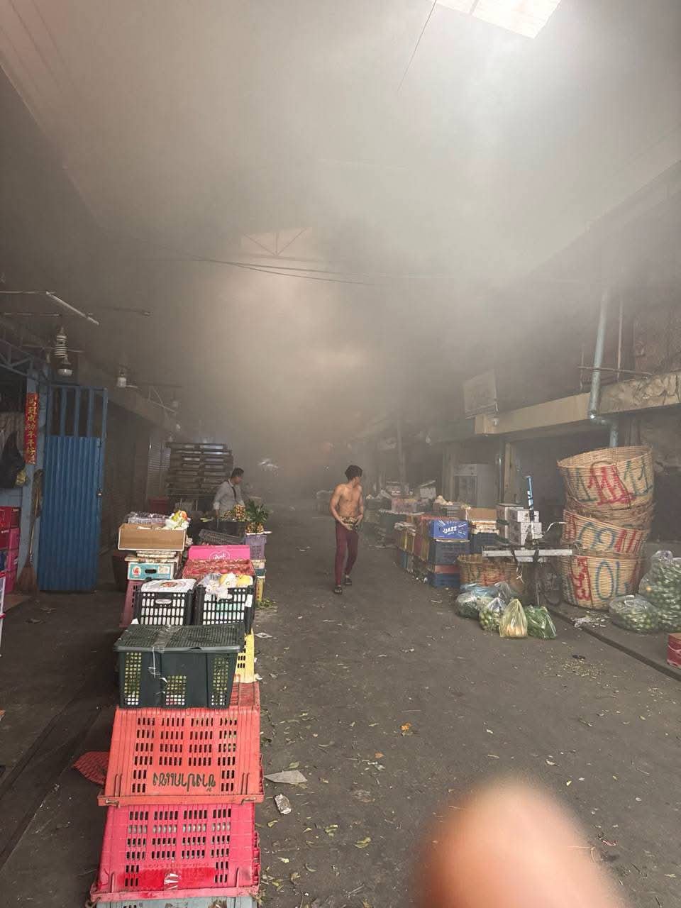 金边堆谷区Phsar Nak Meas市场于今日午间发生火灾
