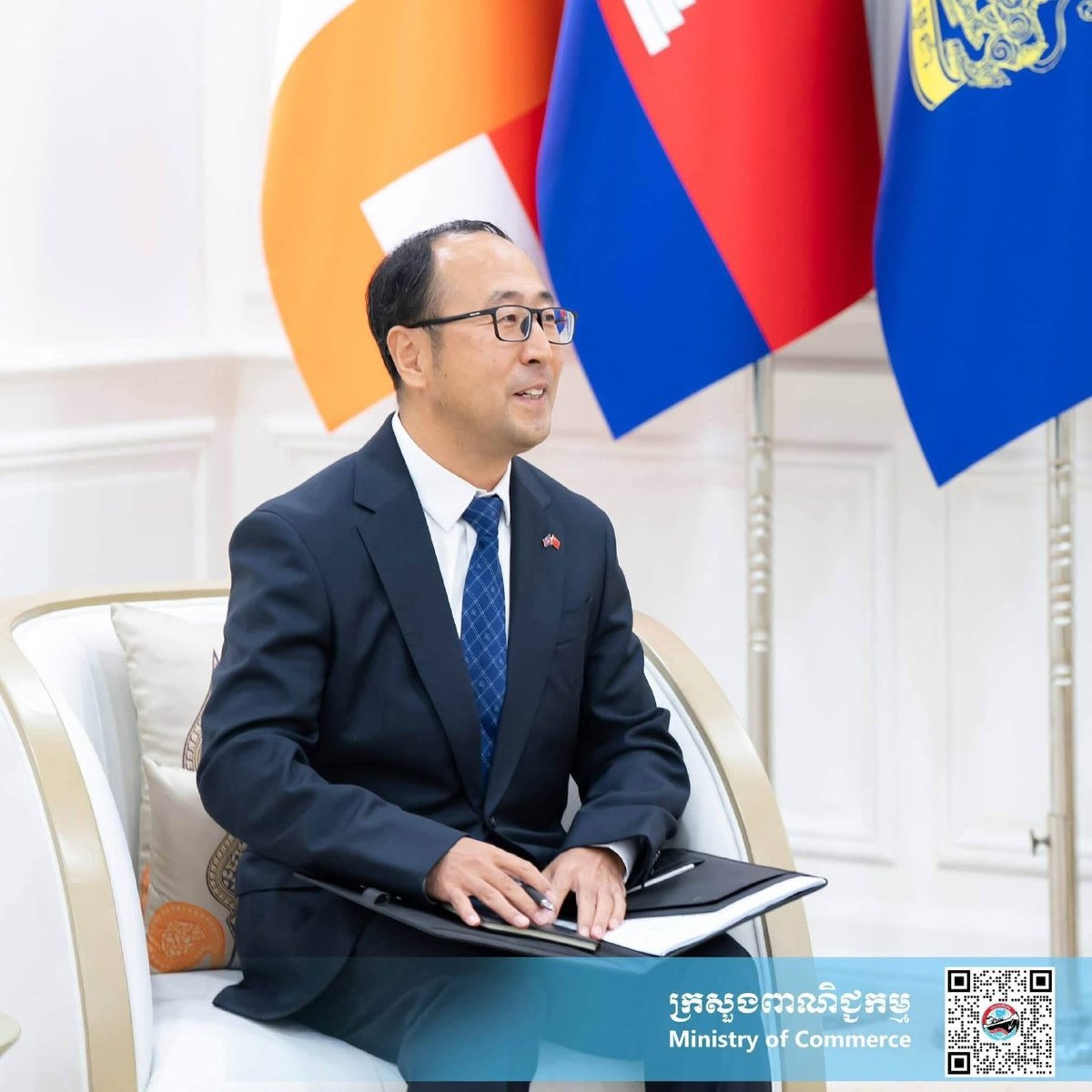 商务部部长会见中国新任经商参赞 深化经贸合作