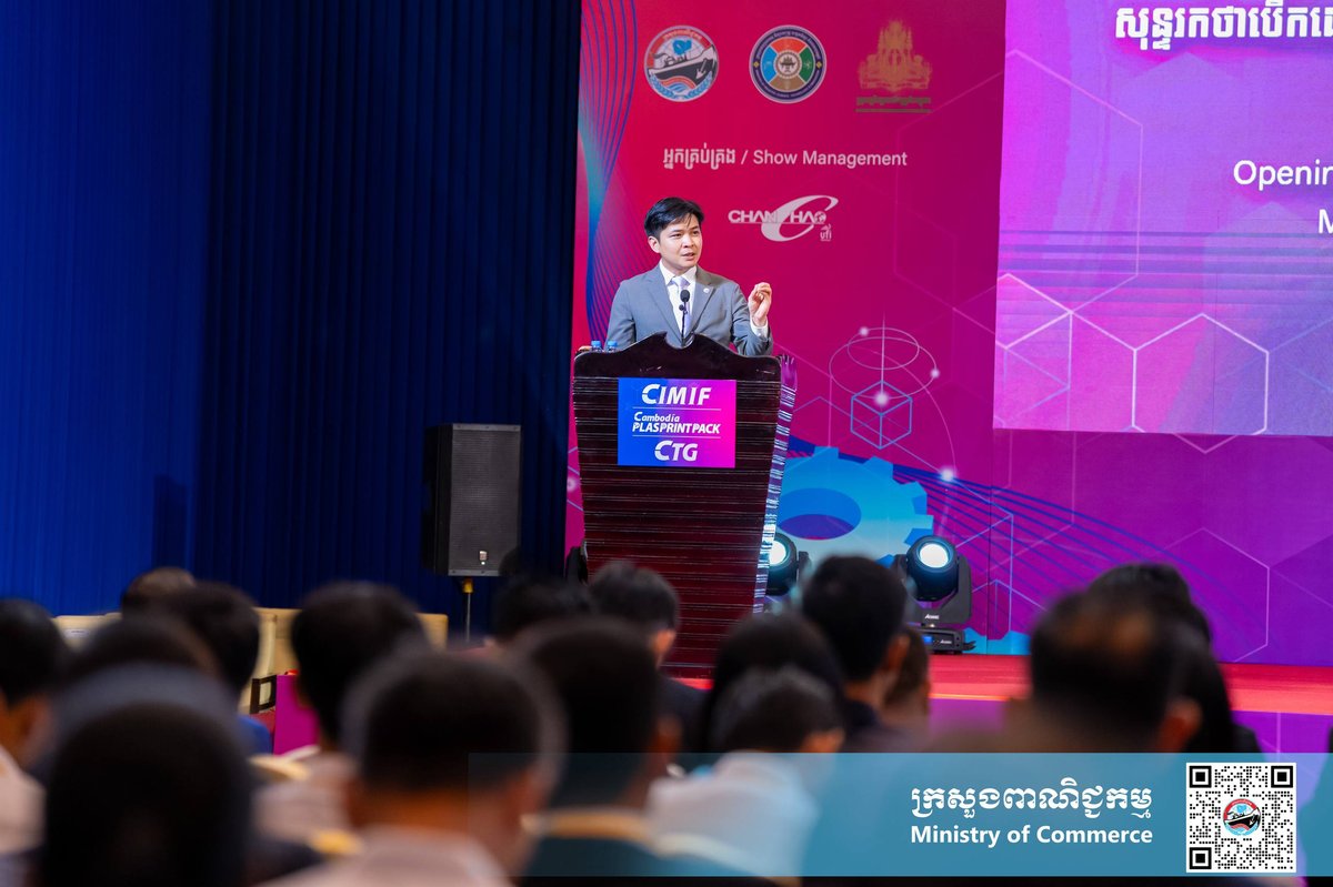 商务部国务秘书Samheng Bora主持了关于加强贸易