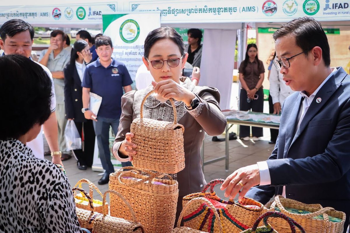 商务部在磅湛省举办MadeInCambodia产品推广活动