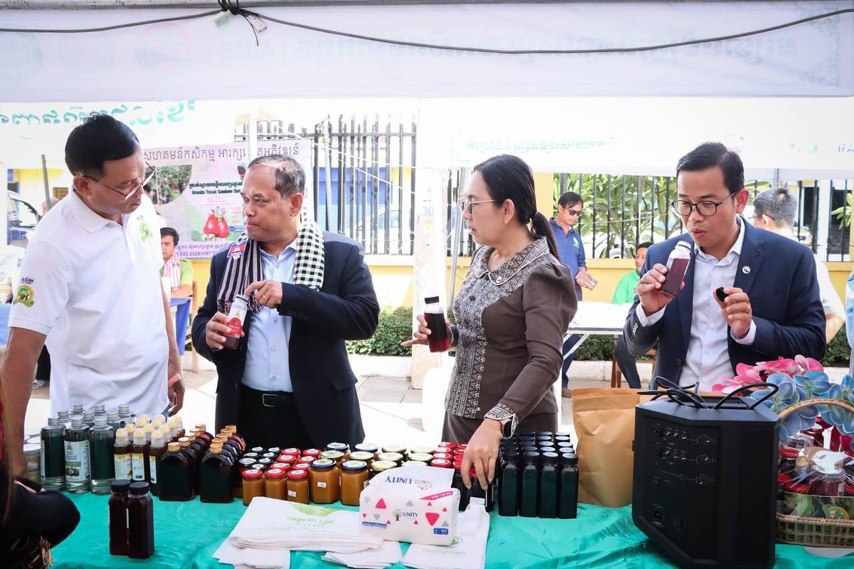 商务部在磅湛省举办MadeInCambodia产品推广活动