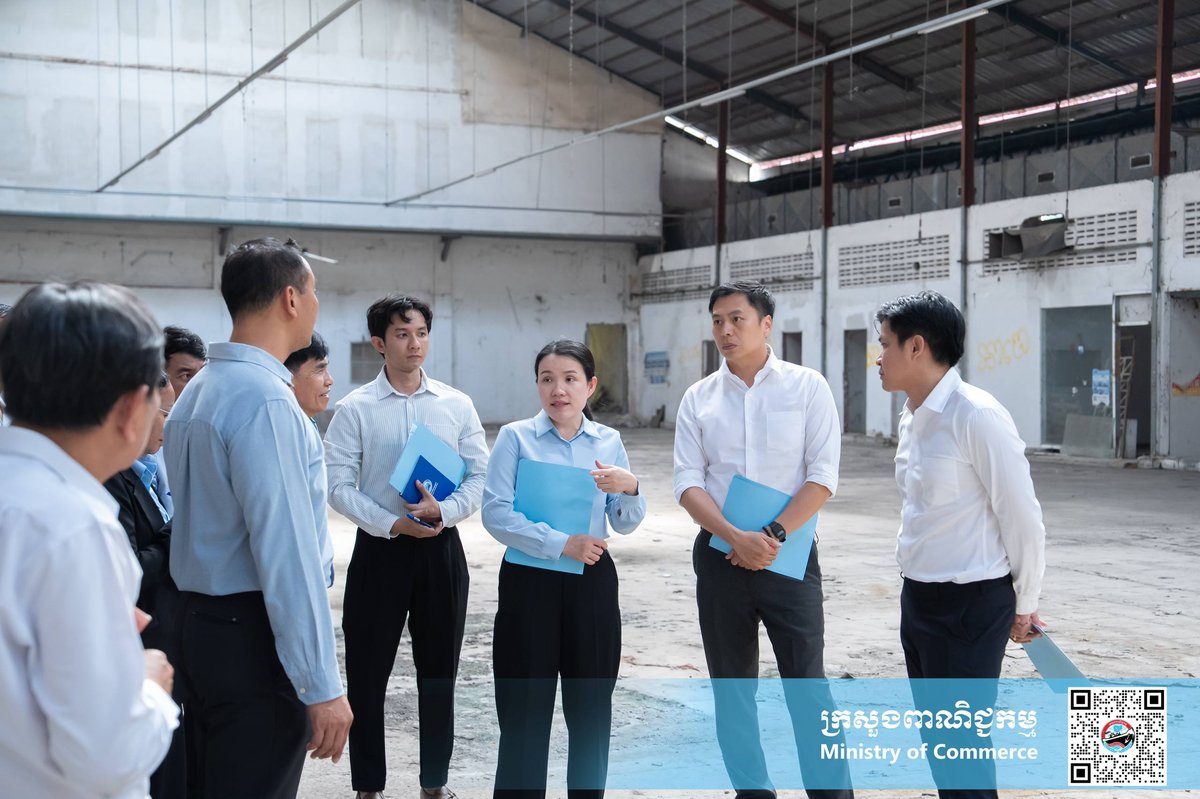 柬埔寨商务部国务秘书Samheng Bora考察商业企业行政