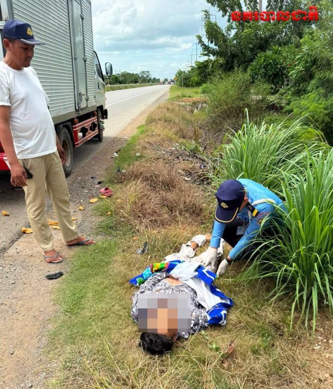 马德望省5号国道发生严重车祸 摩托追尾货车致1死1重伤