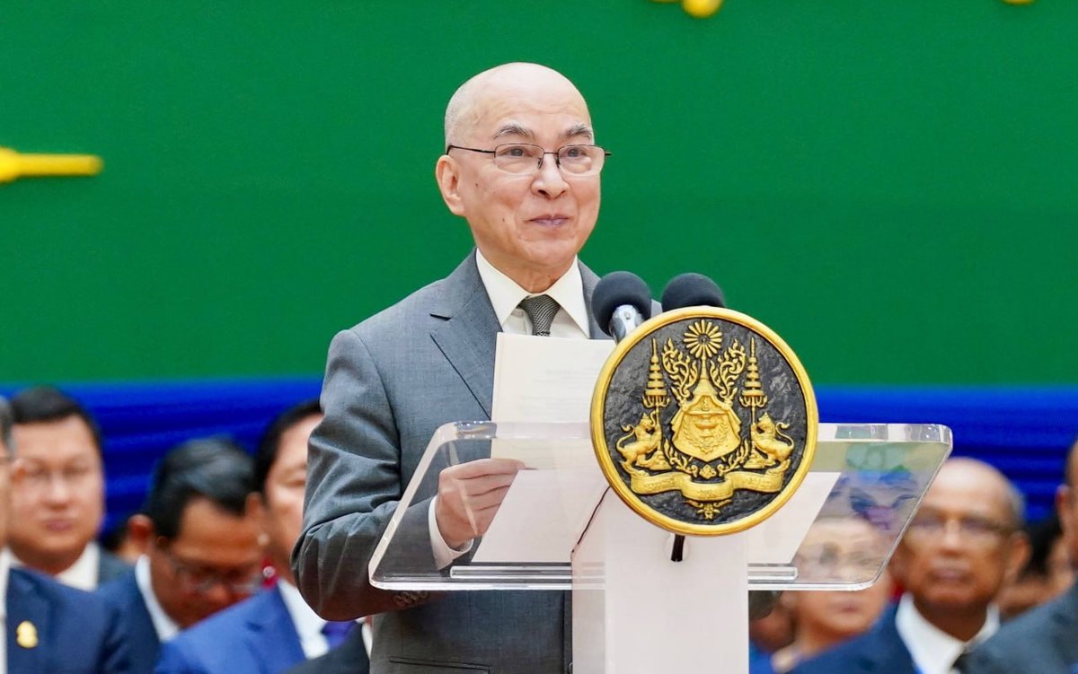 西哈莫尼国王出席团结大厦落成启用仪式