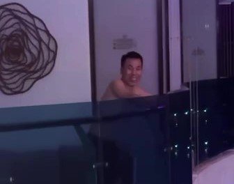 西港蓝湾酒店发生暴力伤人事件 嫌犯企图将受害者抛下12楼