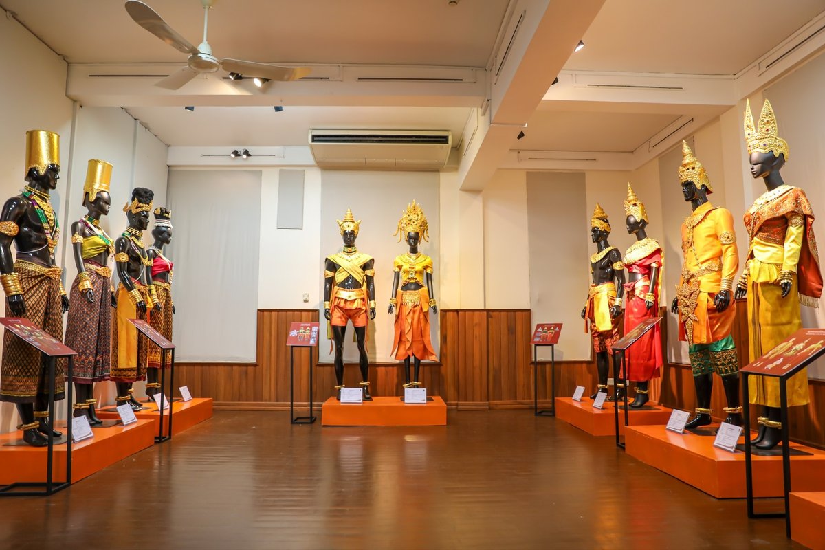 亚洲传统纺织博物馆展出五代王朝服饰 开放公众参观