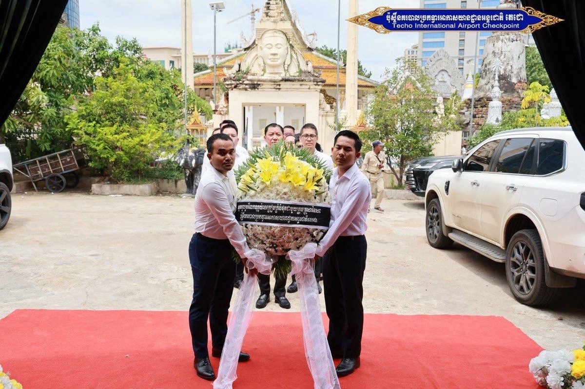 德崇国际机场警务负责人出席下属家属葬礼
