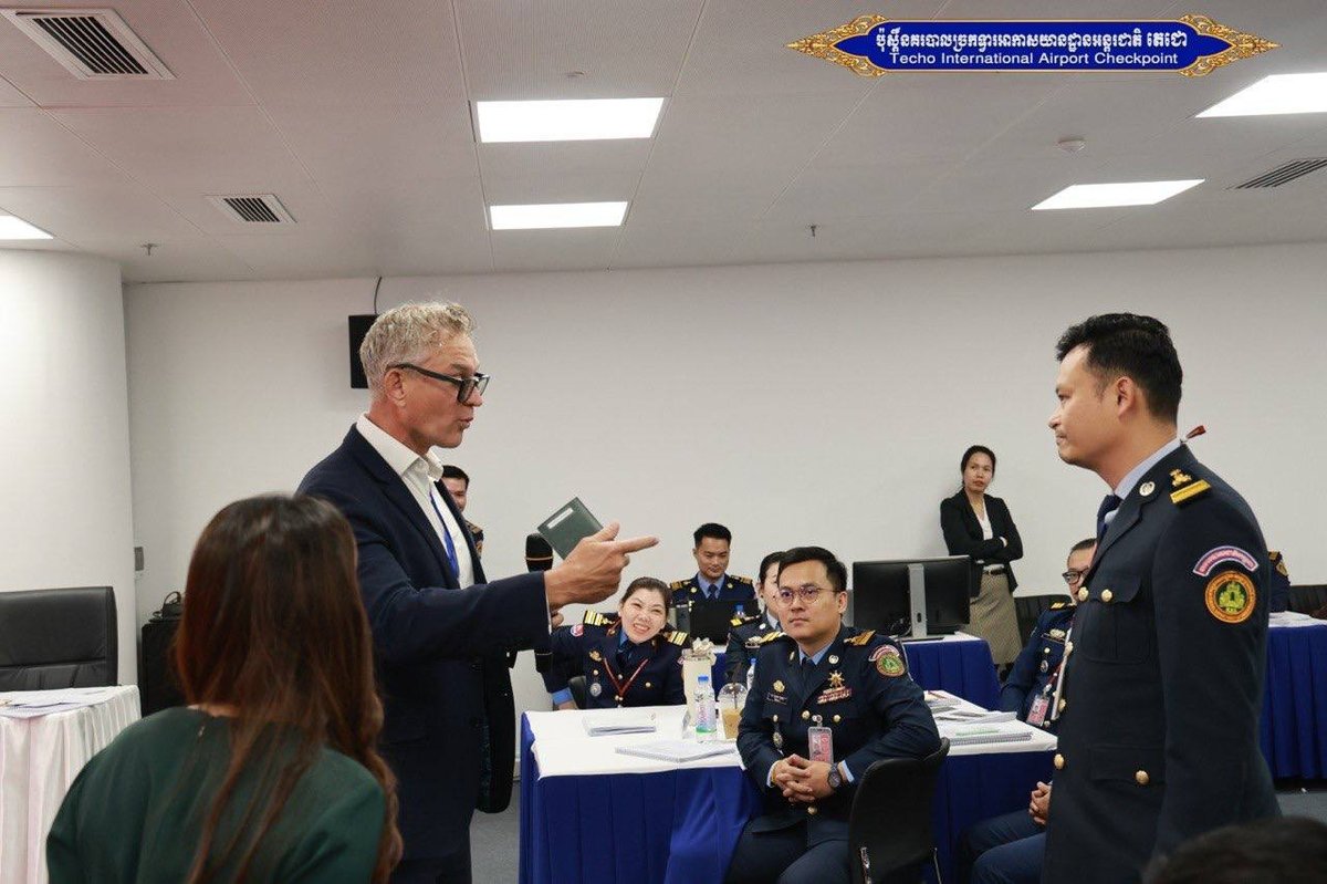 德崇国际机场警方开展反人口贩运培训