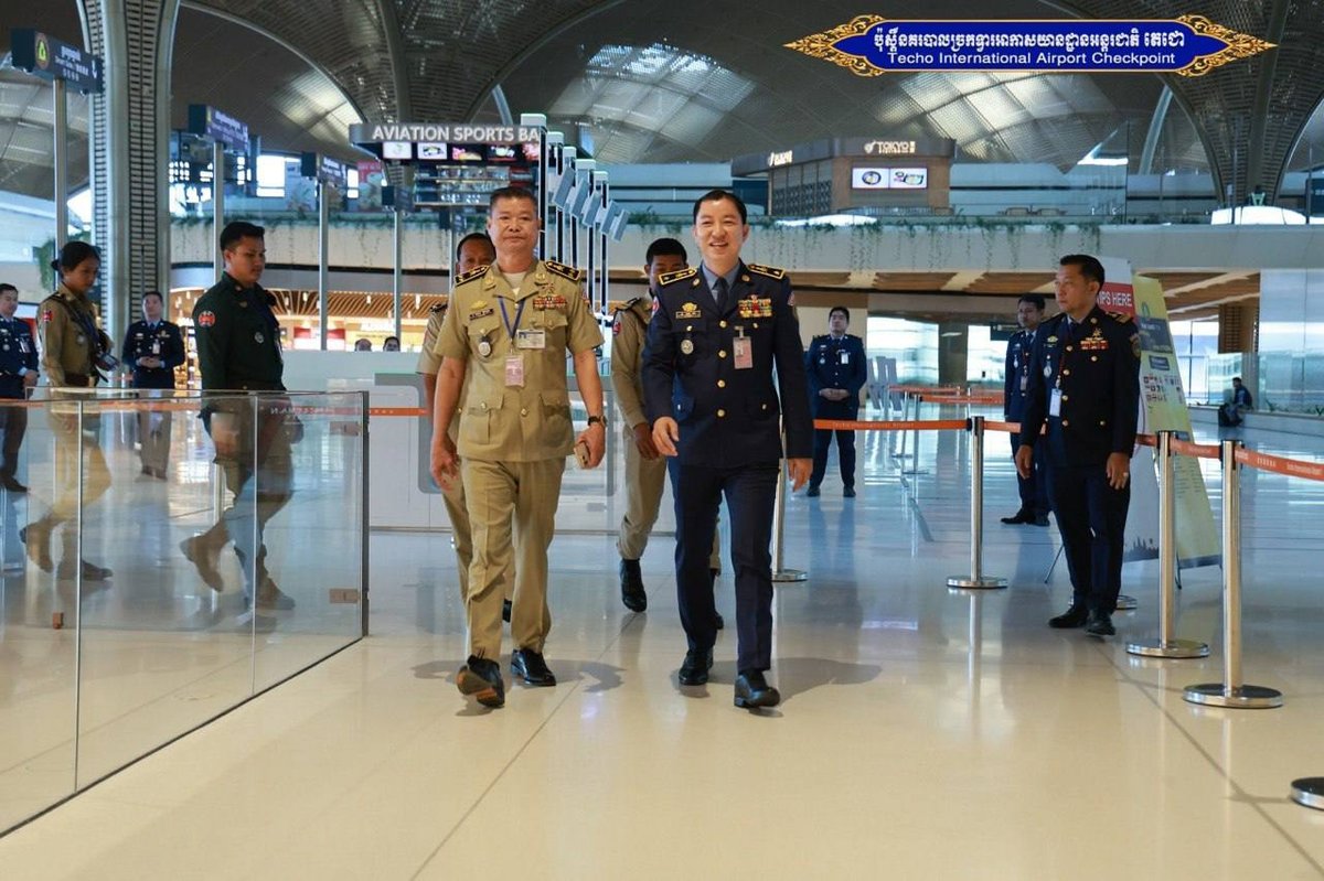 德崇国际机场警察局举办新制服与标识宣导仪式