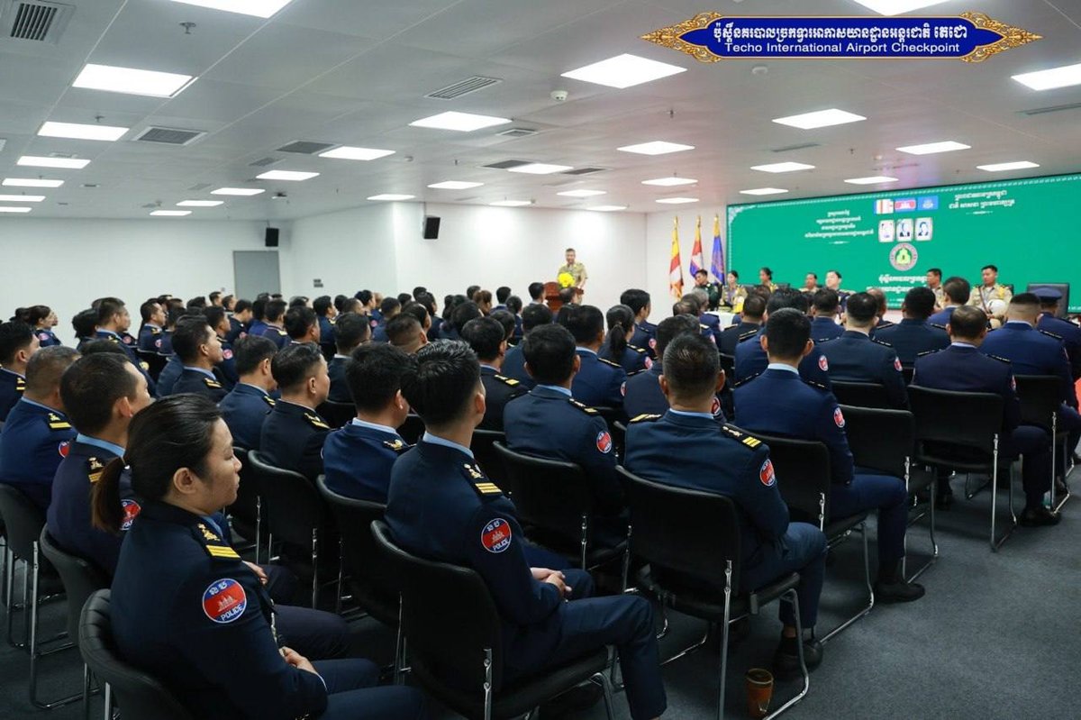 德崇国际机场警察局举办新制服与标识宣导仪式