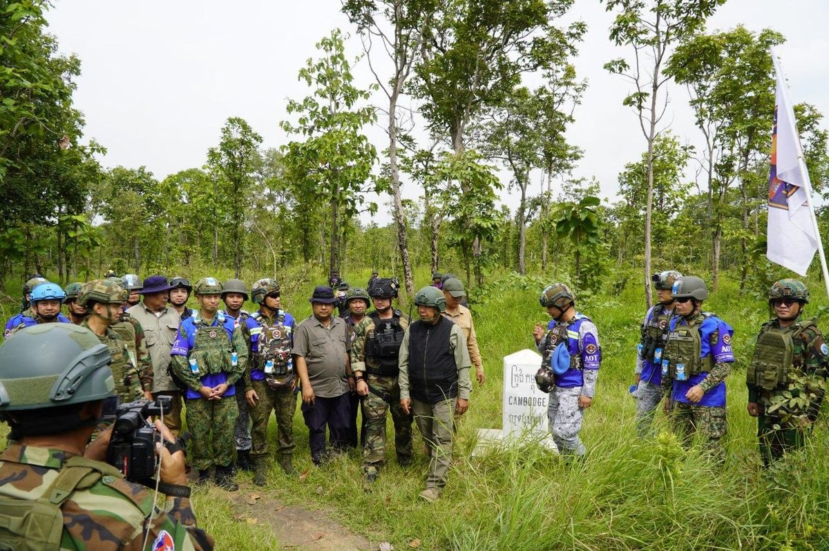 东盟观察团实地考察柬泰边境界碑 柬方重申和平解决立场