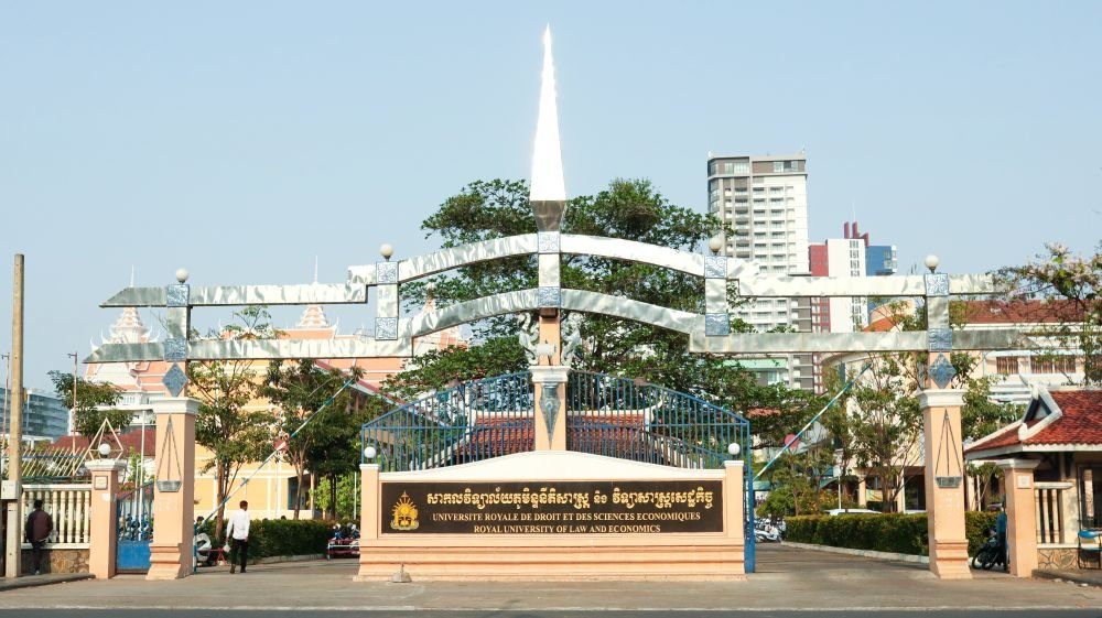 金边皇家法律经济大学开放欧柬双学位申请