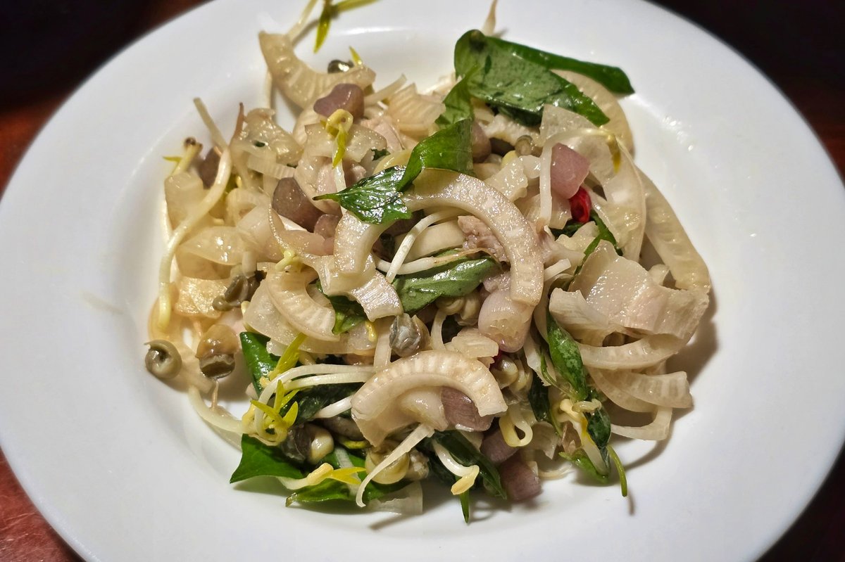 柬埔寨特色美食蜗牛沙拉 融合热带风味