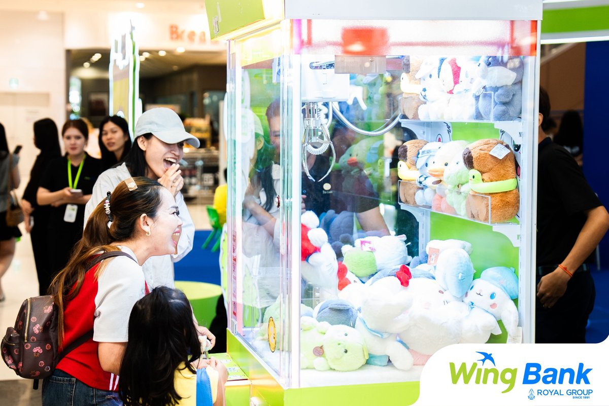 WING银行永旺3周末路演 互动游戏送礼品