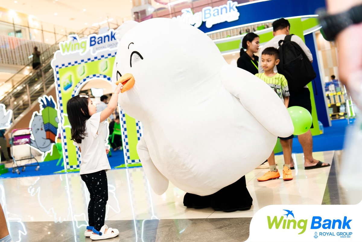 WING银行永旺3周末路演 互动游戏送礼品