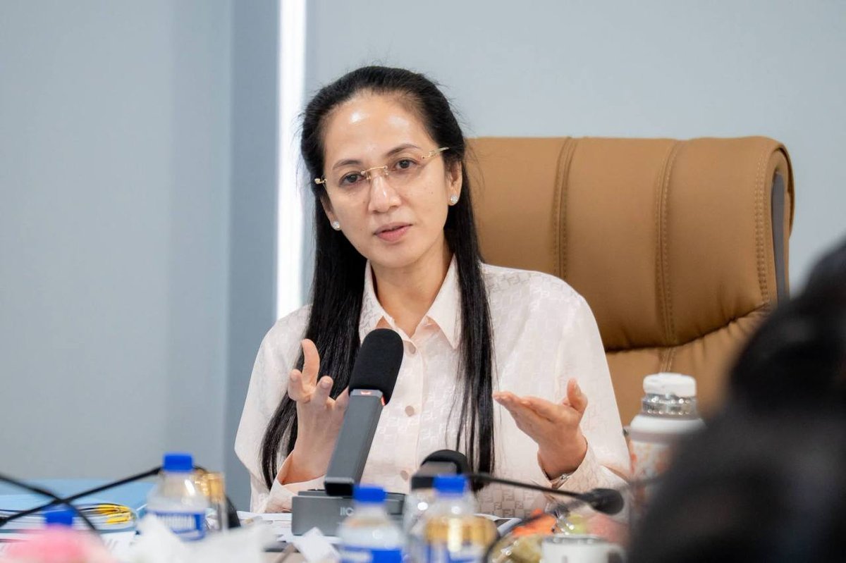 跨部门工作组向柬埔寨女童军协会总监汇报了第20届法语国家首脑