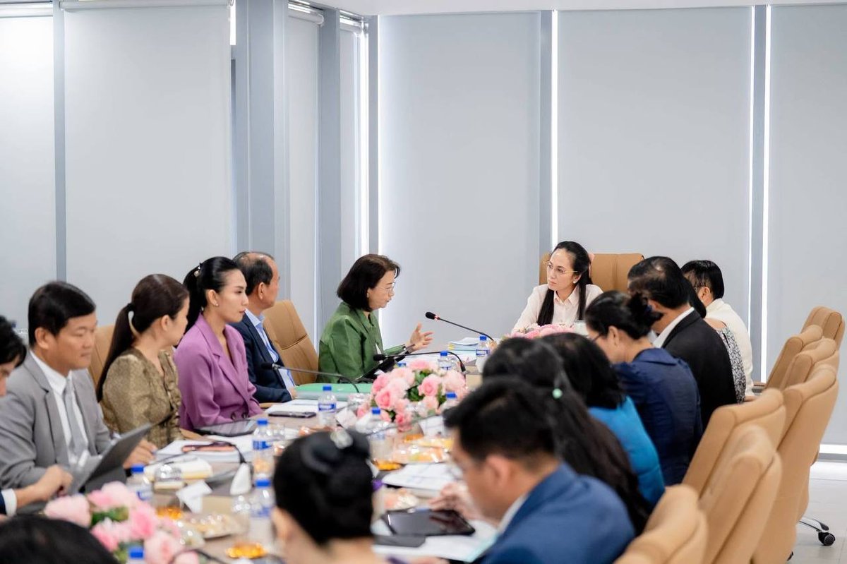 跨部门工作组向柬埔寨女童军协会总监汇报了第20届法语国家首脑