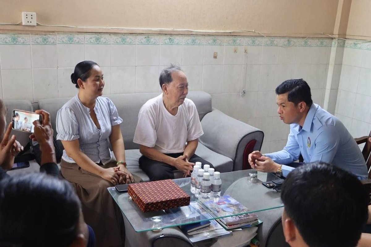文化部慰问金边及实居省老艺术家 传承文化艺术