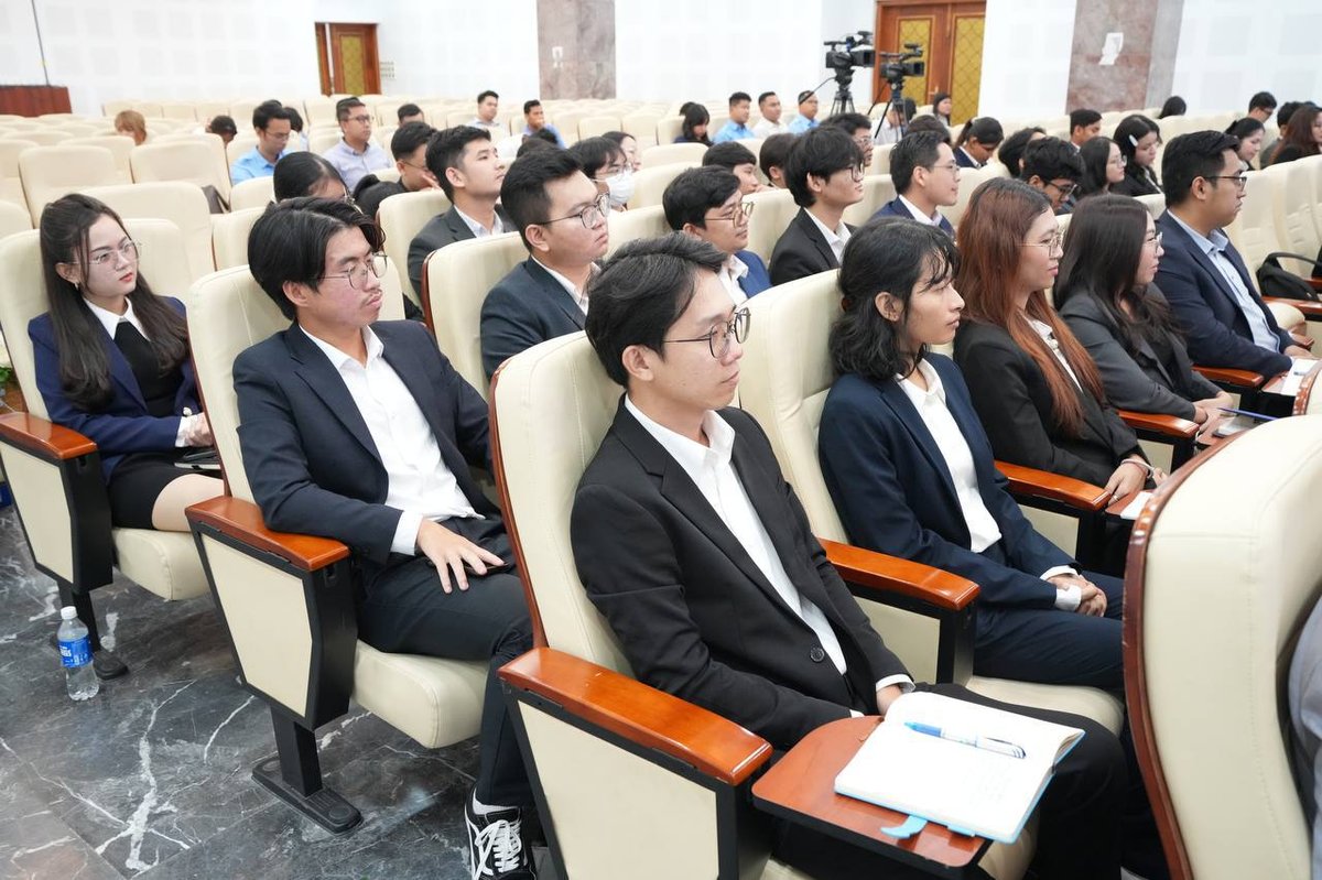 柬埔寨政府鼓励留学生学成归国 助力国家发展