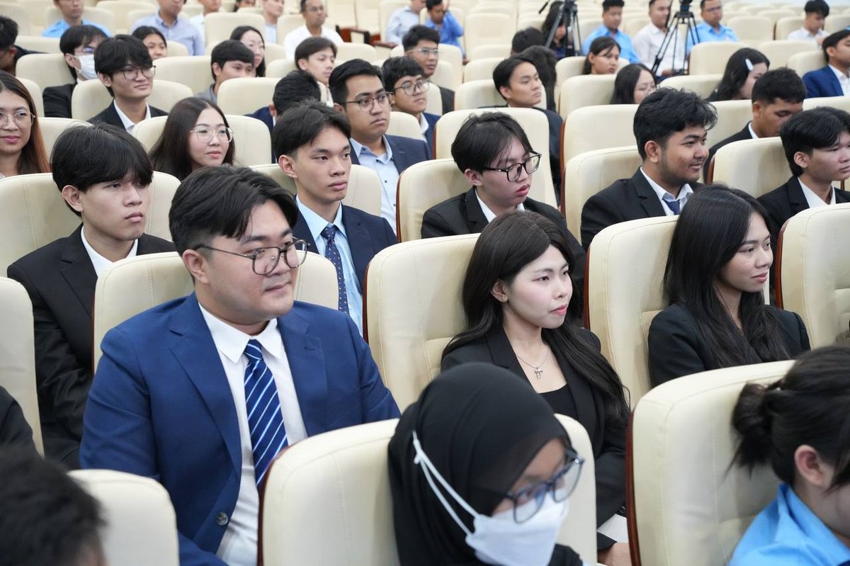 柬埔寨政府鼓励留学生学成归国 助力国家发展
