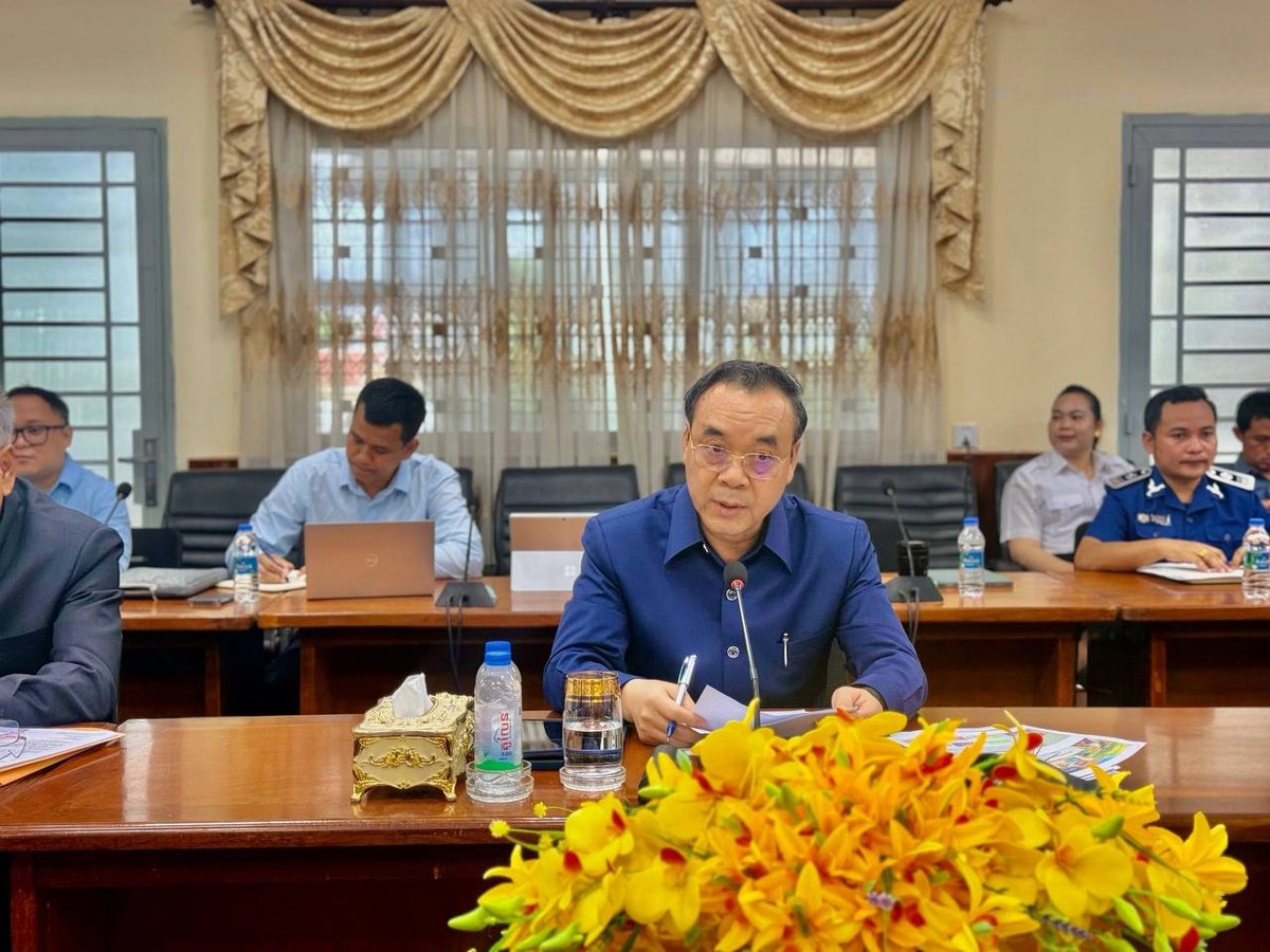 国土规划建设部官员赴柴桢省,对当地行政服务窗口的办事效率进行