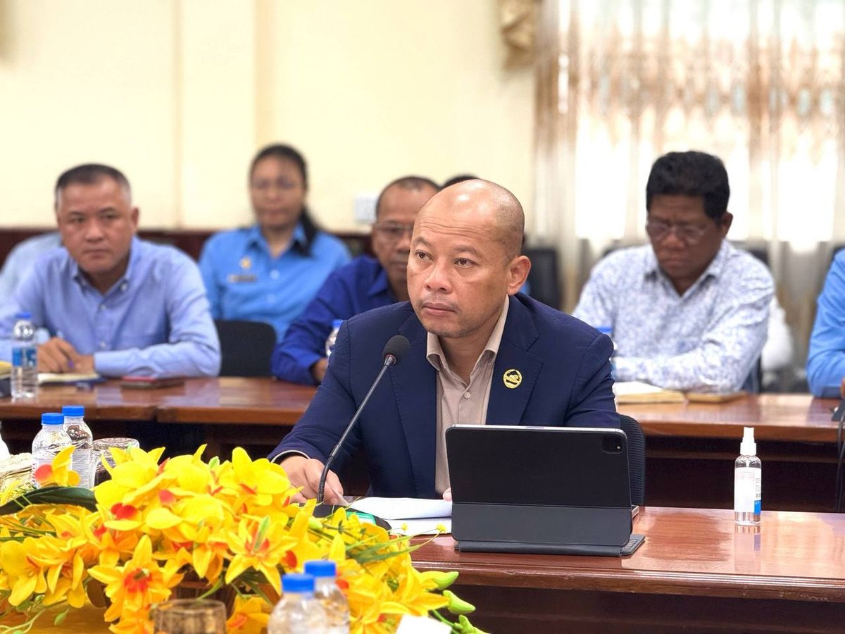 国土规划建设部官员赴柴桢省,对当地行政服务窗口的办事效率进行