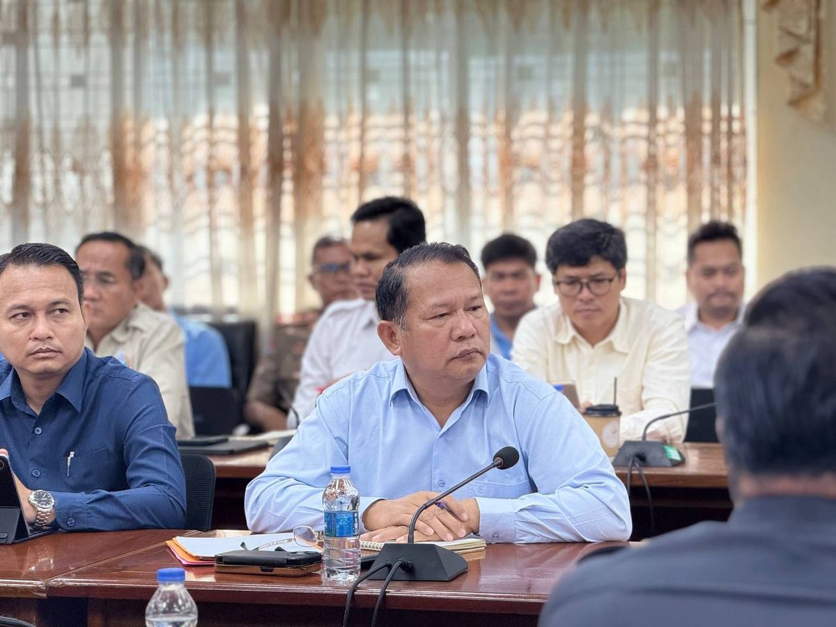 国土规划建设部官员赴柴桢省,对当地行政服务窗口的办事效率进行