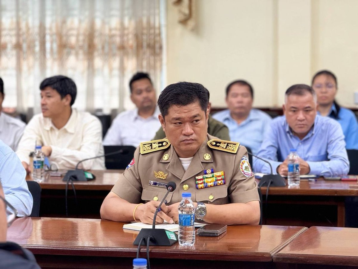 国土规划建设部官员赴柴桢省,对当地行政服务窗口的办事效率进行