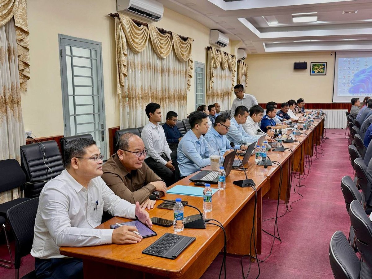 国土规划建设部官员赴柴桢省,对当地行政服务窗口的办事效率进行