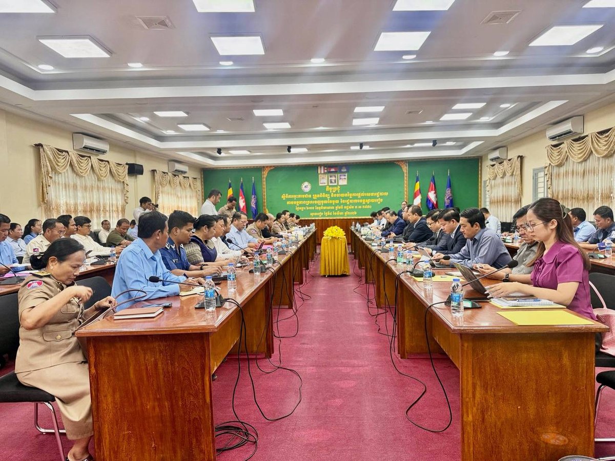 国土规划建设部官员赴柴桢省,对当地行政服务窗口的办事效率进行