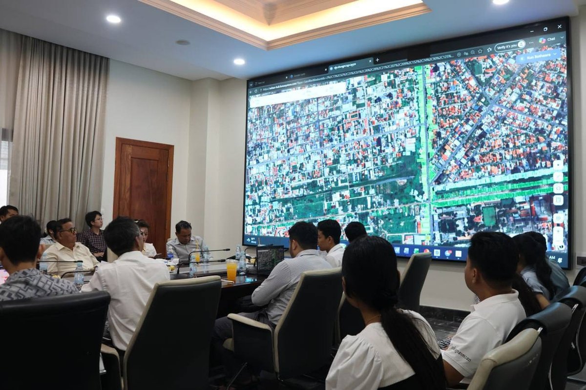 国土规划与建设部官员召开会议,重点排查金边市内的危旧建筑