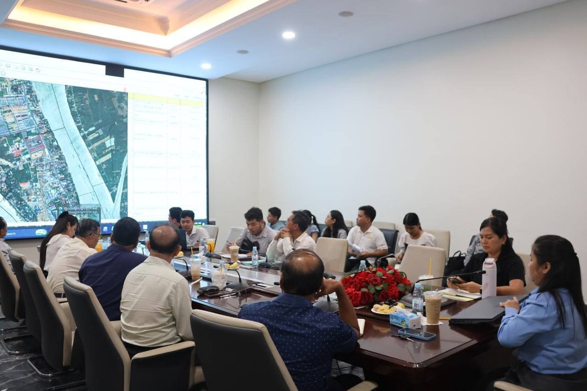 国土规划与建设部官员召开会议,重点排查金边市内的危旧建筑