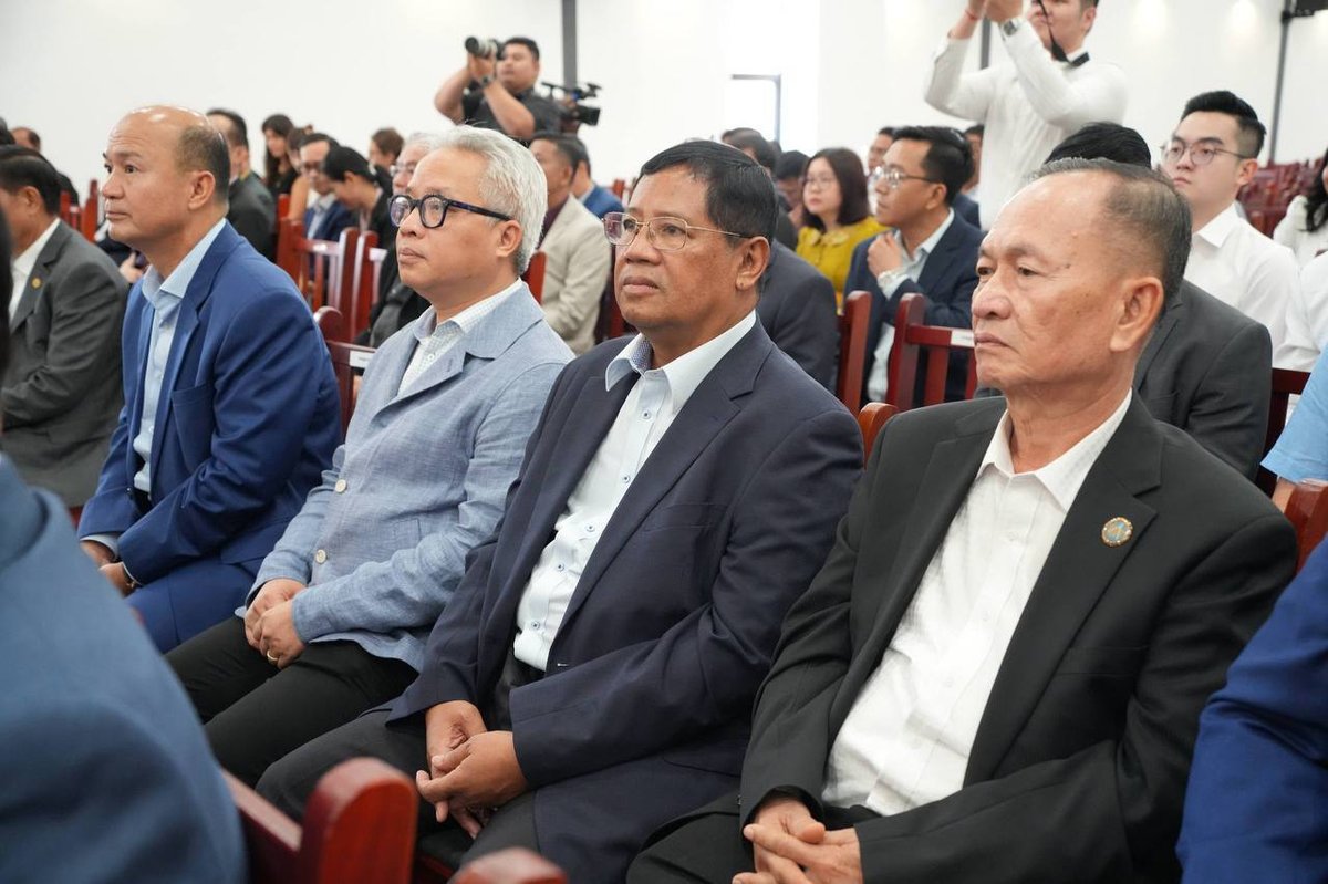 柬埔寨两名优秀学生获全额奖学金赴法深造